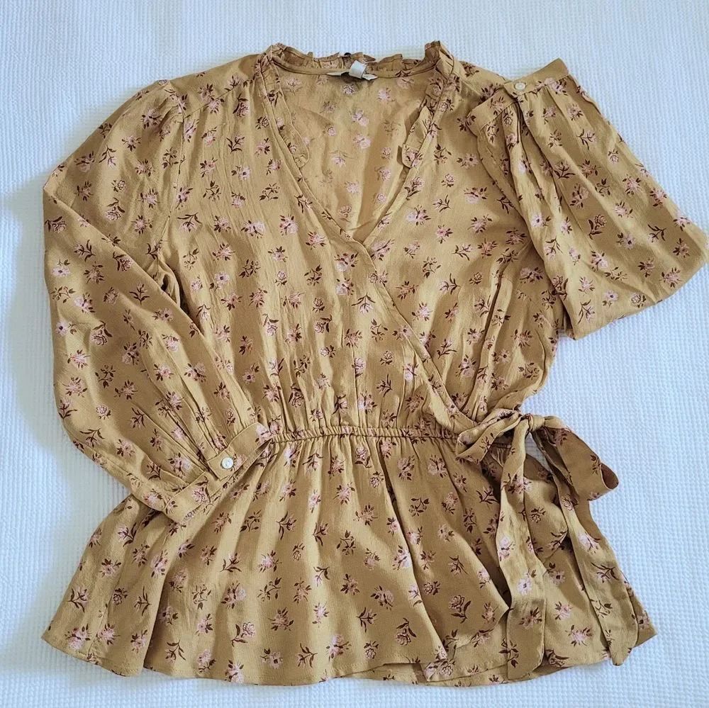 Lucky🍀 Brand Floral💐 Marigold Faux SurpliceTop